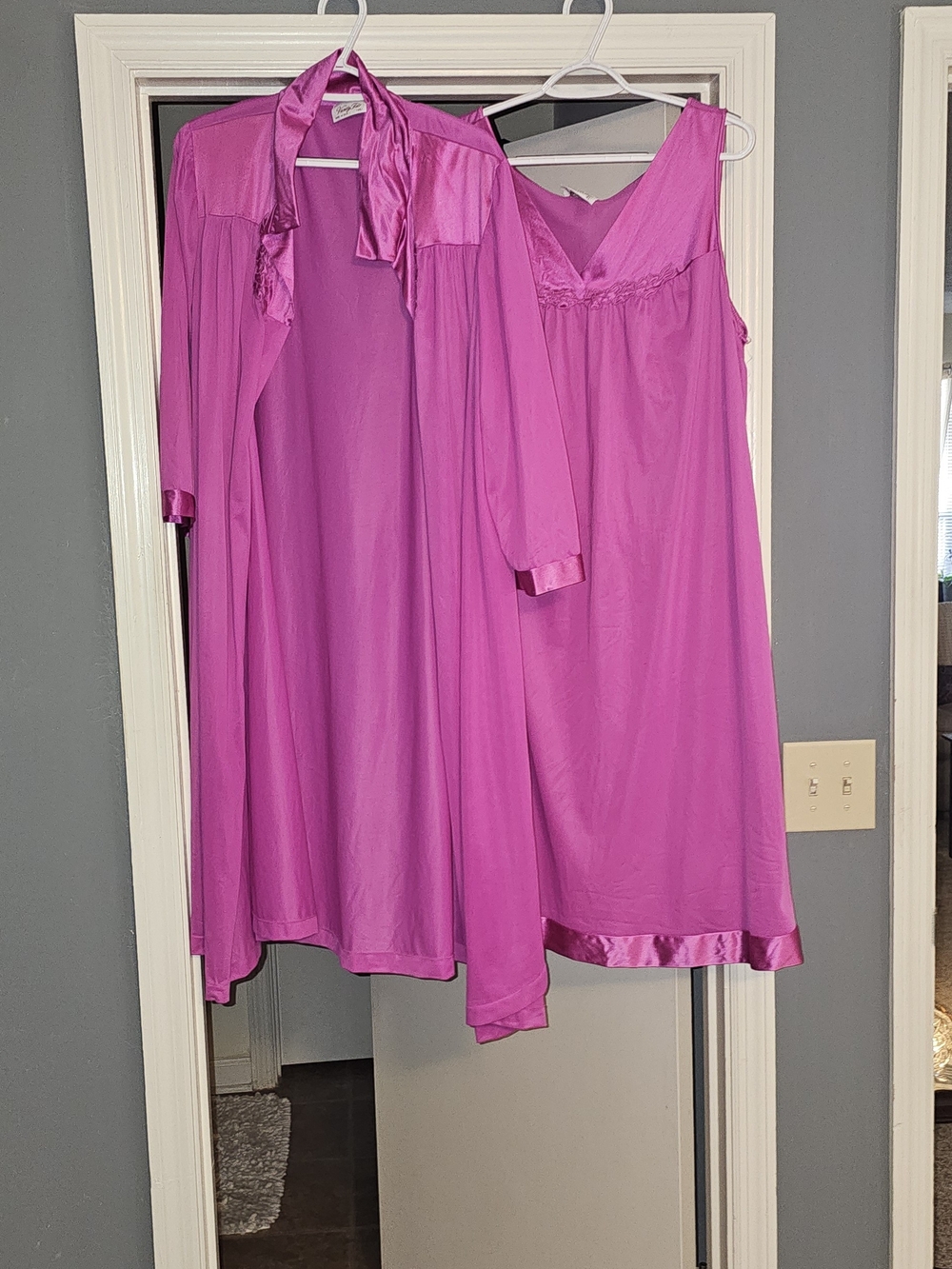 Vintage 70s Vanity Fair Vibrant Pink Satin-Trim Robe and Nightgown Set Sz Xl